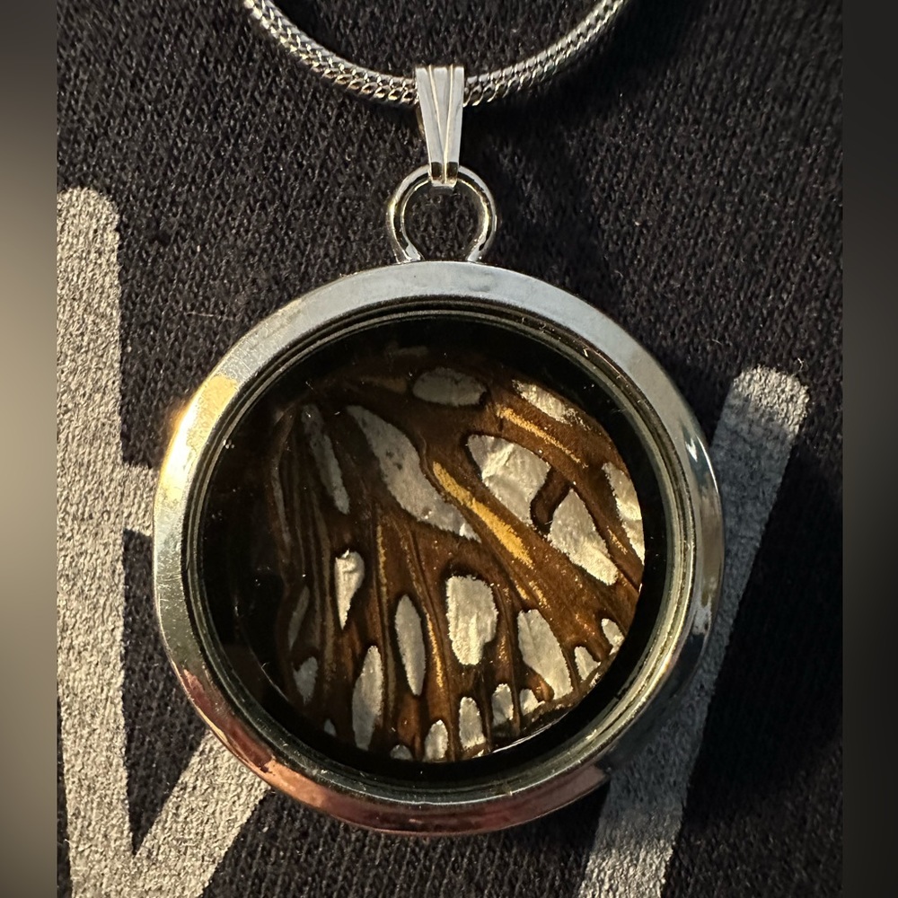 ARTISAN Floating Locket Living Memory Stainless Steel Necklace 28” Long